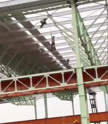 Caida en construccion